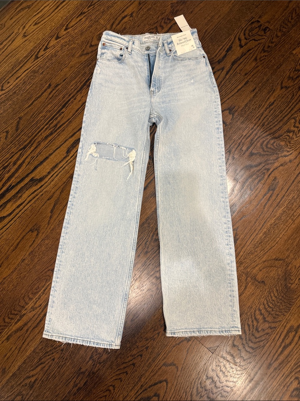 Abercrombie & Fitch 90s relaxed Jean high rise.